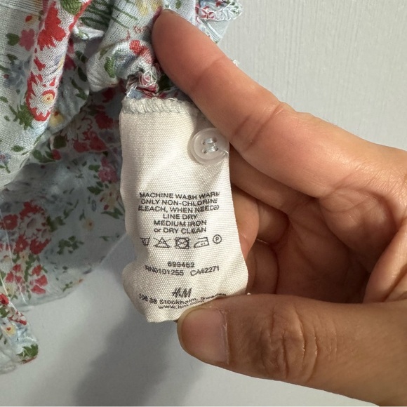 H&M Sheer Basic Floral Shirt Size XS - Picture 4 of 7